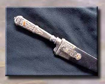 ArmsDaggerwGoldKnife