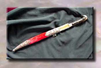 ArmsRedVelvetKnife1