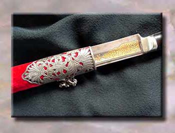 ArmsRedVelvetKnife2