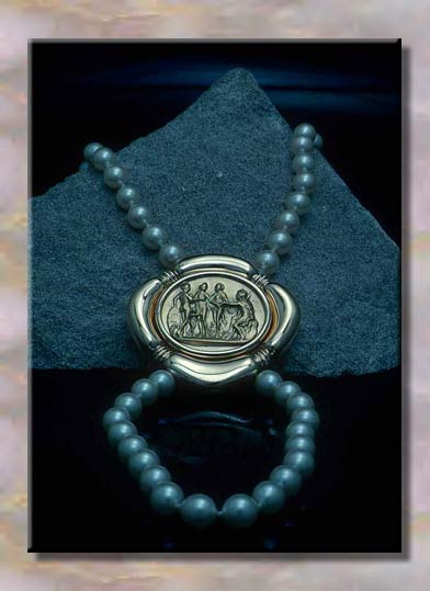p BROOCHPEARLS